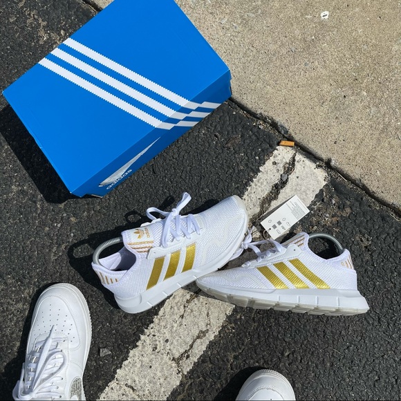 Adidas Runner - Picture 2 of 11